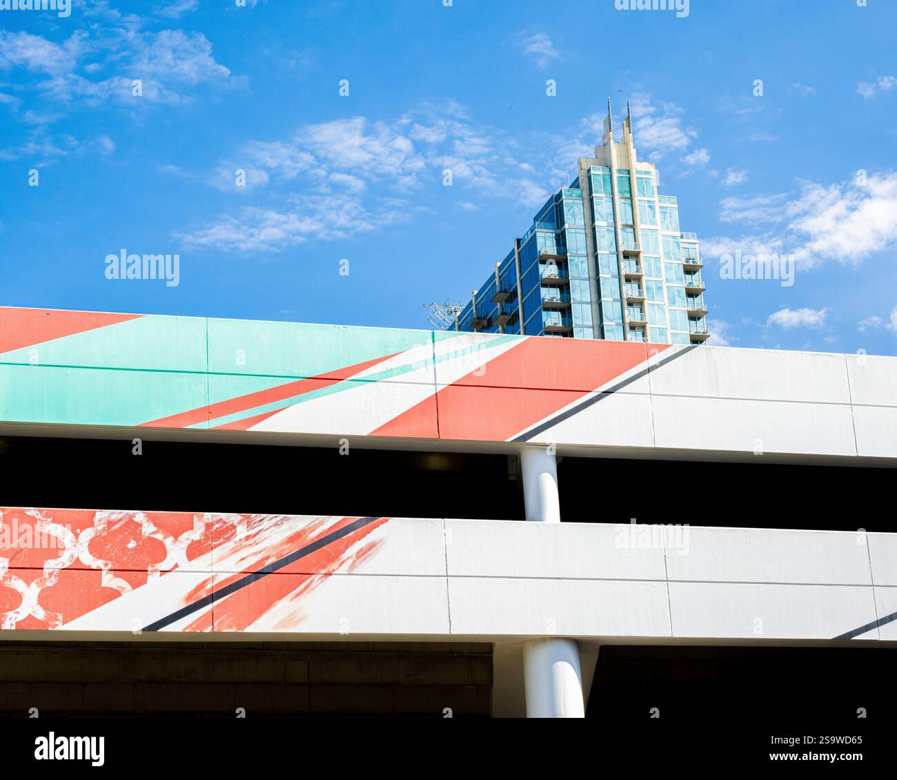 Tampa Bay Arts - Tampa Museum of Art and Art Work - Tampa FL zone de Floride avec des bâtiments et skyline sans plage Banque D'Images