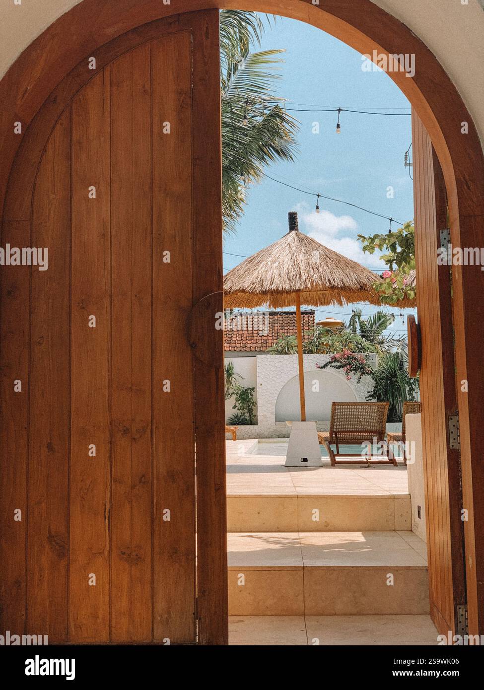Photo paisible d'une piscine d'hôtel tranquille à Bali Banque D'Images