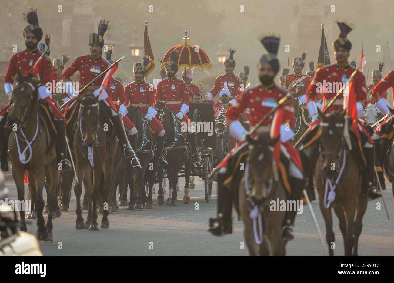New Delhi, Inde. 27 janvier 2025. NEW DELHI, INDE - JANVIER 27 : les gardes du corps du Président défilent pendant les répétitions en robe complète pour la cérémonie de retraite de battement 2025, à Vijay Chowk le 27 janvier 2025 à New Delhi, Inde. (Photo de Raj K Raj/Hindustan Times/Sipa USA) crédit : Sipa USA/Alamy Live News Banque D'Images
