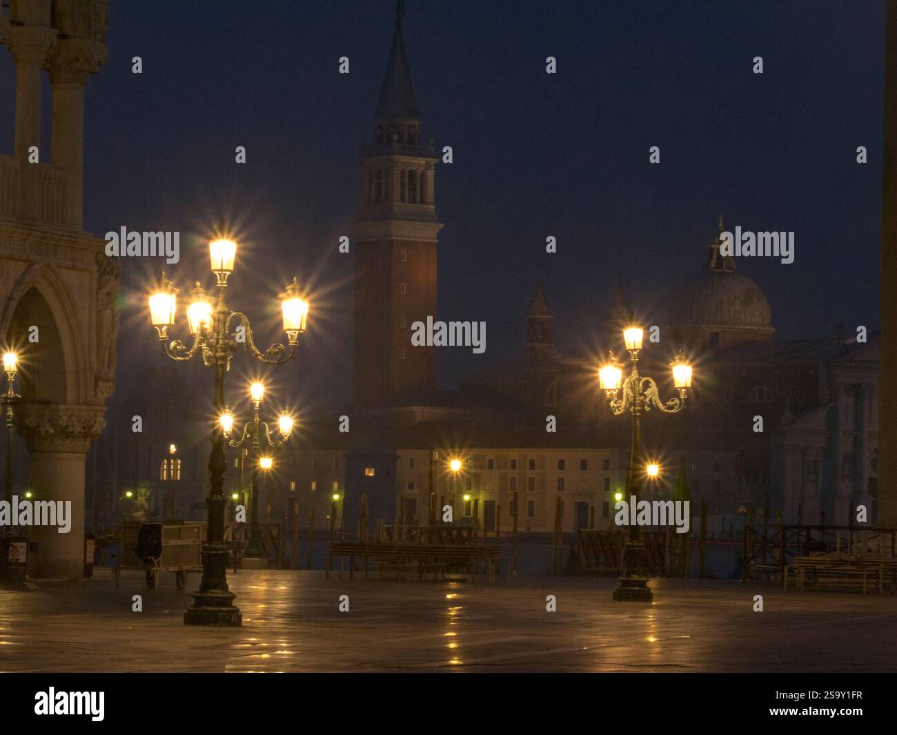 Italie, Venise. Piazza San Marco de Venise la nuit en Italie. Banque D'Images