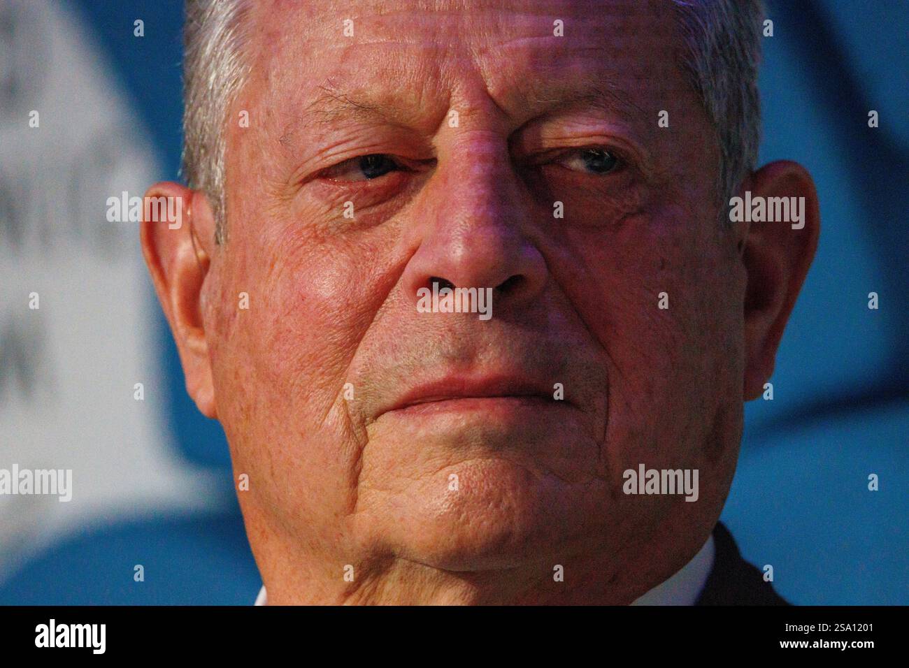 Davos, Suisse. 23 janvier 2025. L'ancien vice-président américain Al Gore prend la parole lors du panel « Nouveau trilemme - climat, développement et classe moyenne » lors du Forum économique mondial annuel à Davos. Le WEF - Forum économique mondial, fondé par Klaus Schwab en 1971, tient sa réunion annuelle à Davos, en Suisse, réunissant des dirigeants mondiaux pour discuter des questions économiques, sociales et environnementales. Connu pour son influence et son approche des sujets d'actualité, le forum est également critiqué pour son élitisme perçu et ses résultats tangibles limités. Crédit : Orjan Ellingvag/Tellus/Alamy Banque D'Images