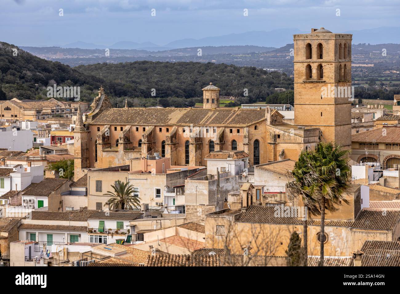 Paysage urbain de Felanitx, Majorque, Majorque, Îles Baléares, Espagne, Europe, avec vue sur l'église Saint Michel (Sant Miguel) Banque D'Images