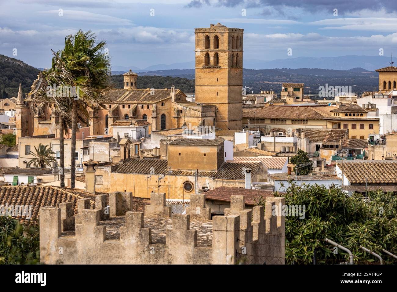 Paysage urbain de Felanitx, Majorque, Majorque, Îles Baléares, Espagne, Europe, avec vue sur l'église Saint Michel (Sant Miguel) Banque D'Images