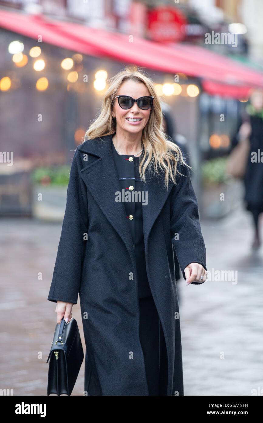 Londres, Angleterre, Royaume-Uni. 28 janvier 2025. Amanda Holden est magnifique en noir alors qu'elle quitte Global Radio Studios après avoir présenté son émission Heart Breakfast Radio Credit : Richard Lincoln/Alamy Live News Banque D'Images