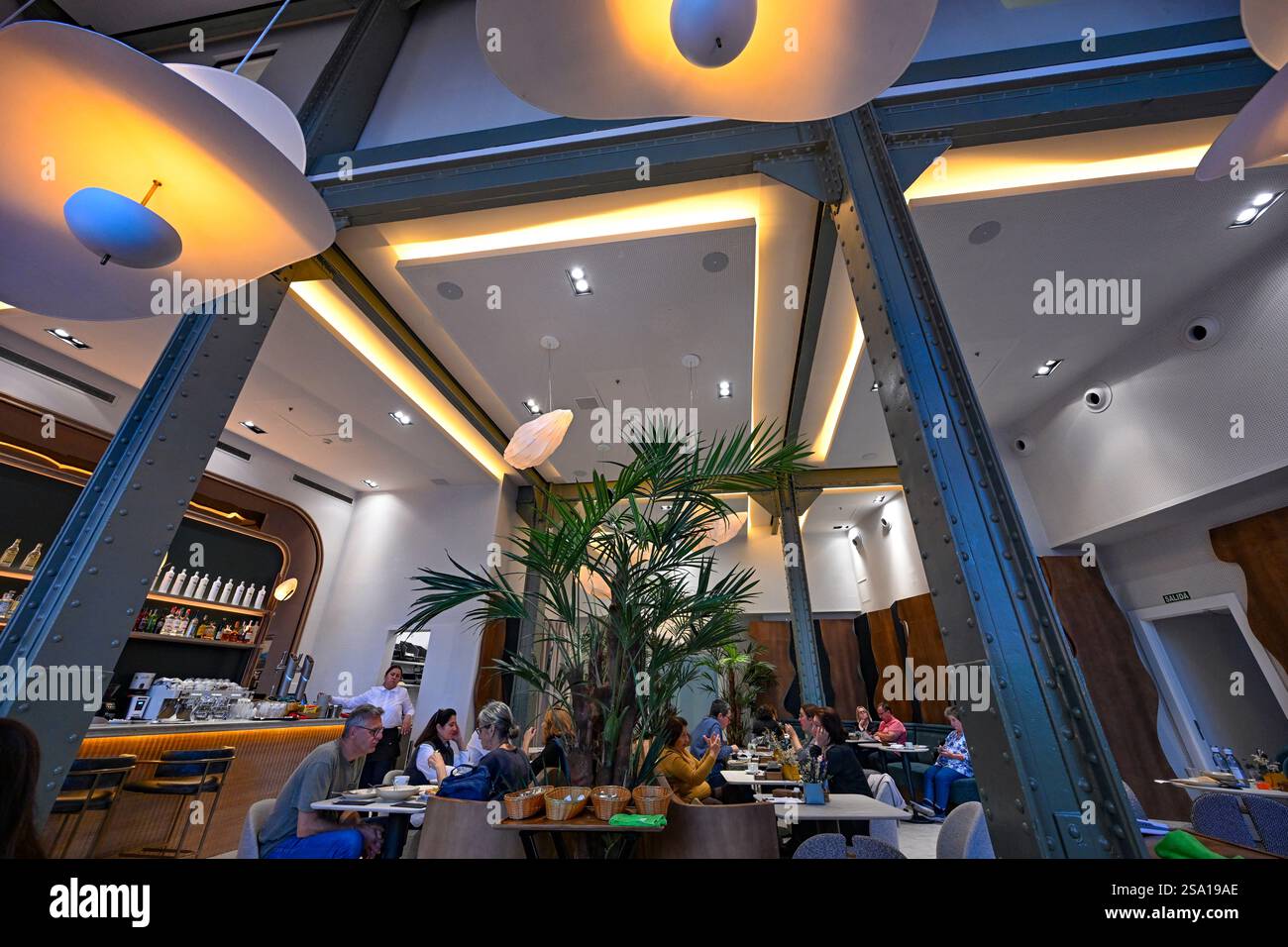 Restaurant dans le Palacio de Comunicaciones, Hôtel de ville de Madrid, Espagne Banque D'Images