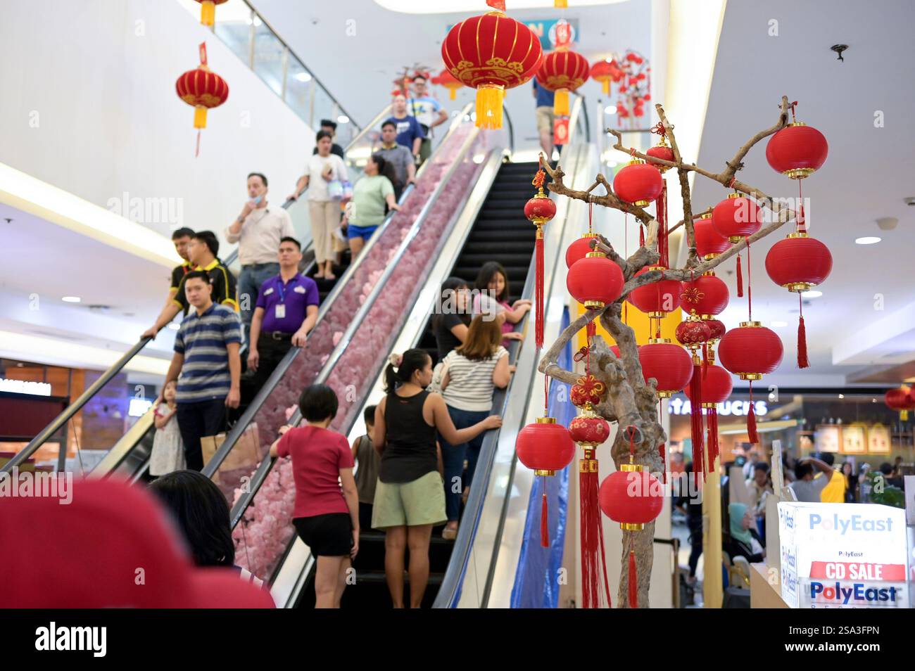 PHILIPPINES, Manille, Quezon City, Fisher Shopping Mall, décoration pour le nouvel an chinois du serpent Banque D'Images