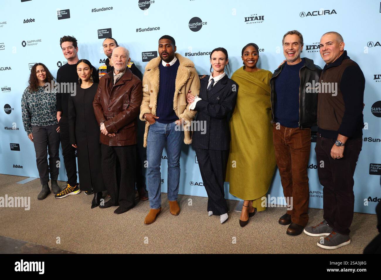 UT. 27 janvier 2025. Poppy Hanks, Collin Creighton, Stephanie Suganami, Tatanka signifie, John Malkovich, Mark Anthony Green, Juliette Lewis, Ayo Edebiri, Murray Bartlett, Josh Bachove aux arrivées pour la première d'opus au Sundance film Festival 2025, Eccles Theater, Park City, UT, janvier 27, 2025. crédit : JA/Everett Collection/Alamy Live News Banque D'Images