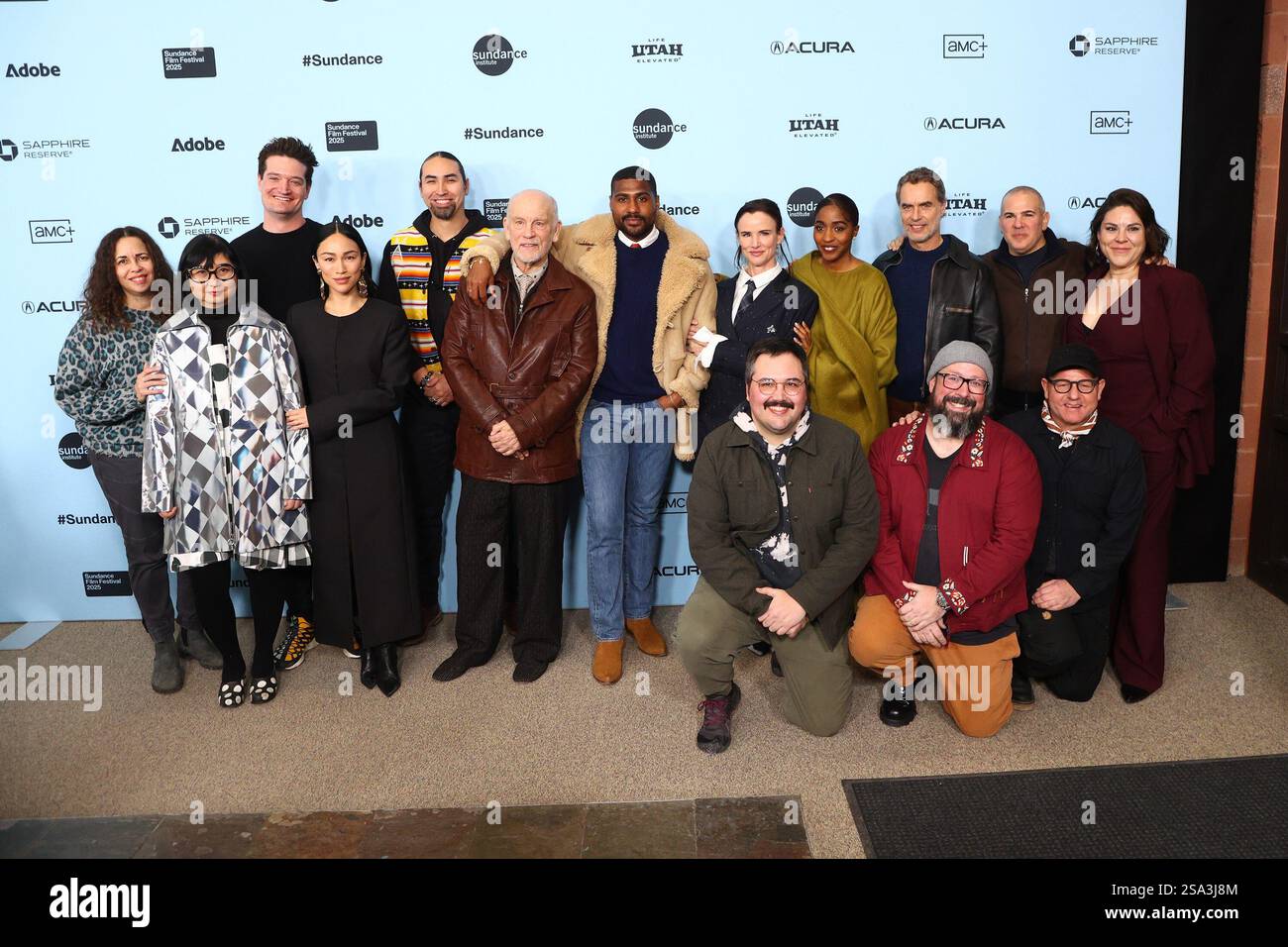 UT. 27 janvier 2025. Poppy Hanks, Shirley Kurata, Collin Creighton, Stephanie Suganami, Tatanka signifie, John Malkovich, Mark Anthony Green, Juliette Lewis, invitée, Ayo Edebiri, Murray Bartlett, Ernie Gilbert, Josh Bachove, Robert Pyzocha, Jennifer M. Quinteros à l'arrivée pour la première opus au Festival du film de Sundance 2025, Eccles Theater, Park City, UT, janvier 27, 2025. crédit : JA/Everett Collection/Alamy Live News Banque D'Images