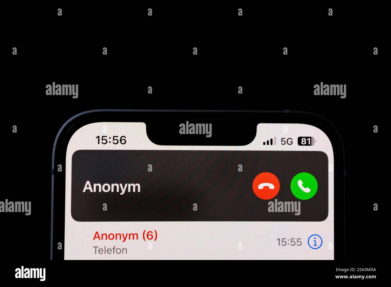 Symbolfoto zum Thema Stalking : auf einem Handy geht ein anonymer Anruf ein. Berlin, 28.01.2025. Berlin Deutschland *** photo symbolique sur le sujet o Banque D'Images