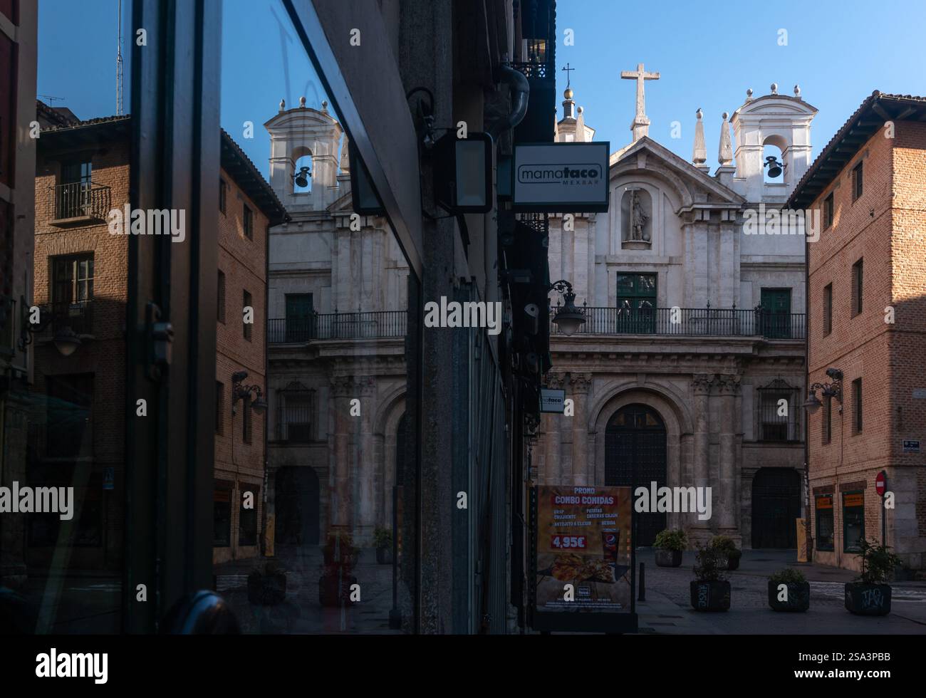 VALLADOLID, ESPAGNE - 05 MARS 2022 : Vera Cruz churchin ela vieille ville de la ville de Valladolid. Castilla y León, Espagne. Banque D'Images