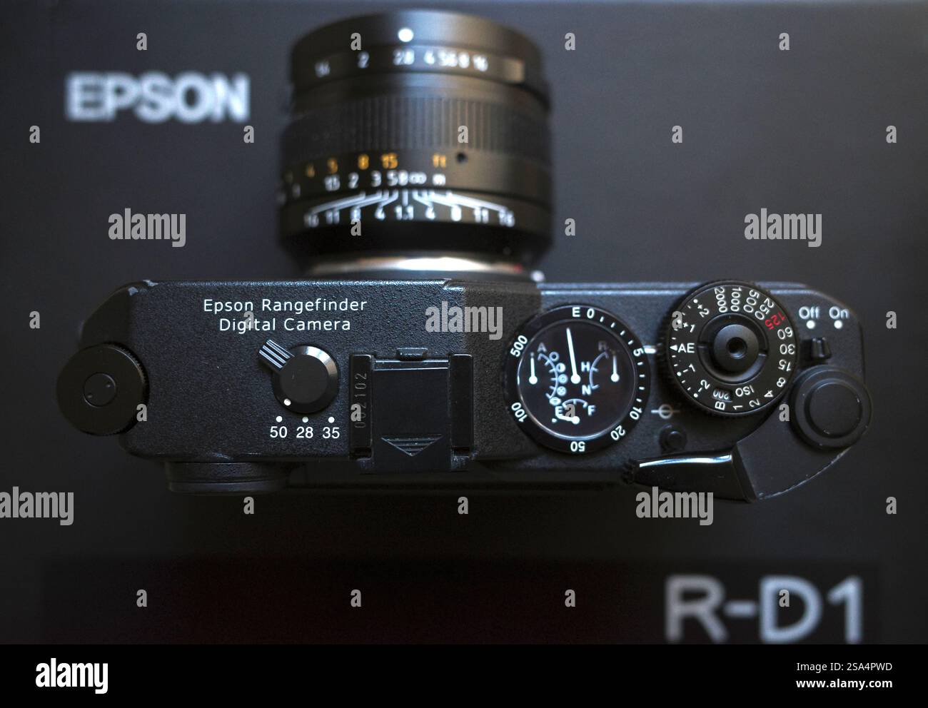 EPSON RD-1 - PREMIER APPAREIL PHOTO NUMÉRIQUE RANGEFINDER AVEC LA MONTURE M (LEICA) - NUMÉRIQUE CLASSIQUE - APPAREIL PHOTO DE RUE - PHOTOGRAPHIE : F. BEAUMONT Banque D'Images