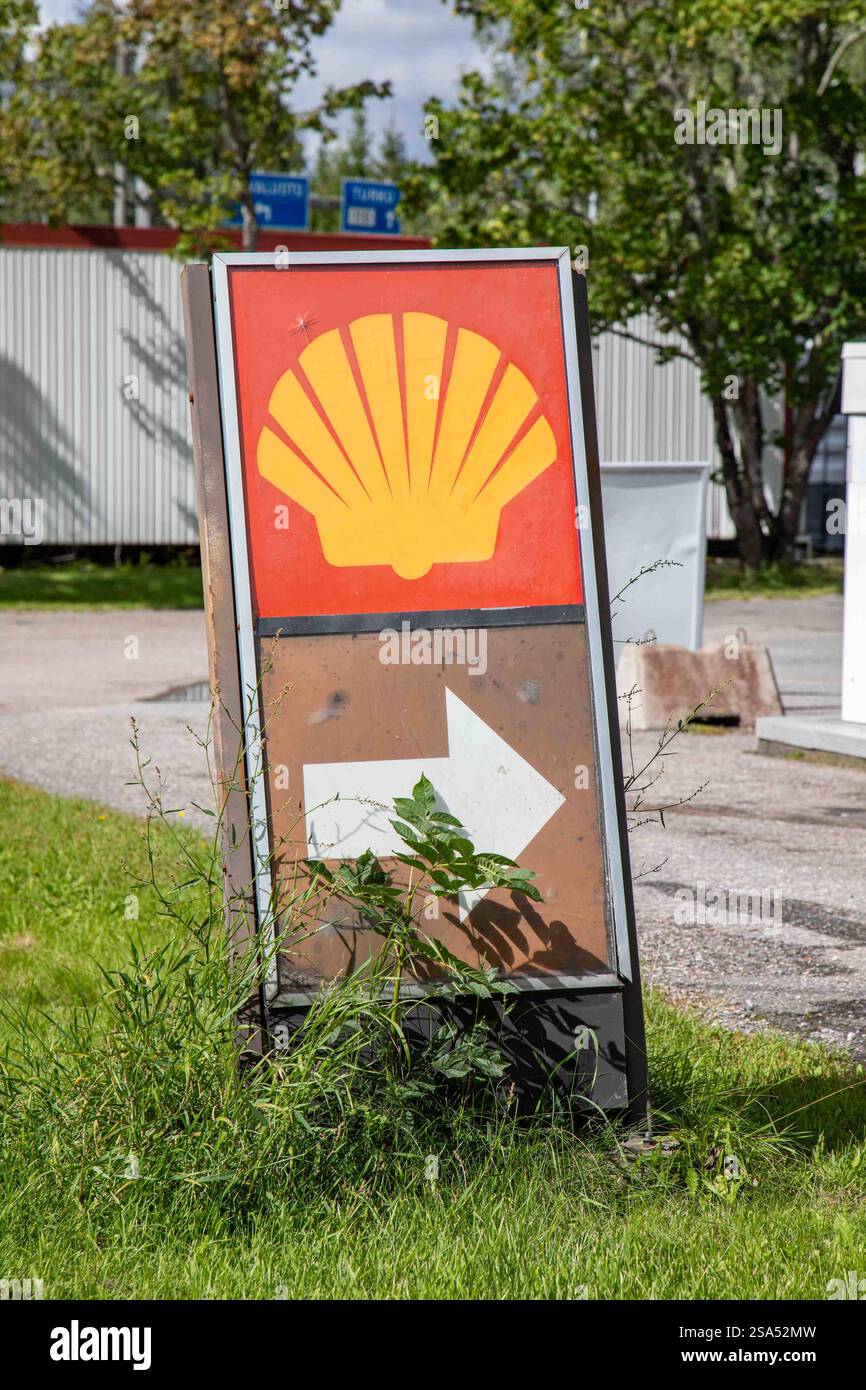 Enseigne de station-service Shell dans le district de Piikkiö à Kaarina, Finlande Banque D'Images