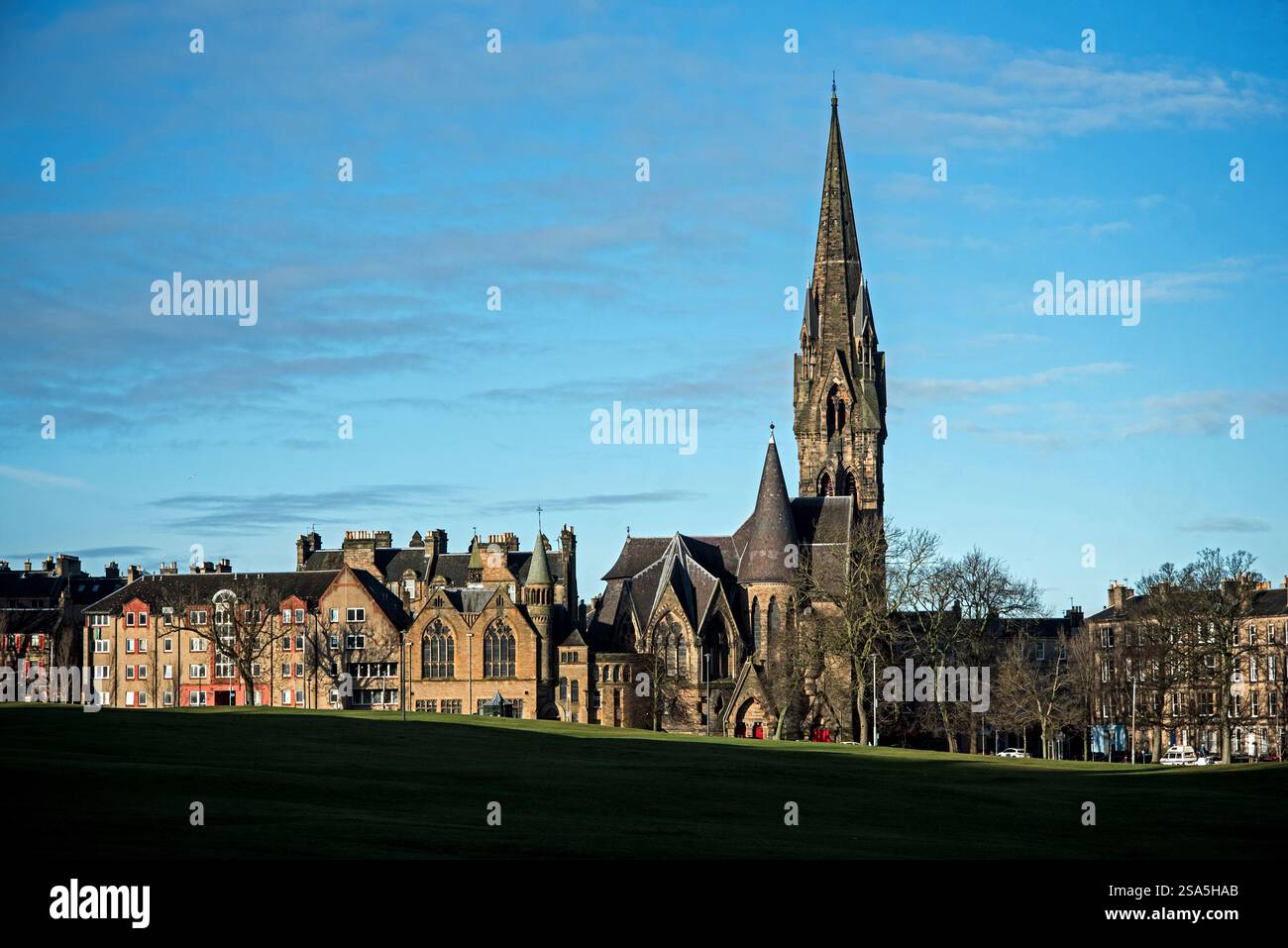 Église Barclay Viewforth vue de l'autre côté de Bruntsfield Links, Édimbourg, Écosse, Royaume-Uni. Banque D'Images Église Barclay Viewforth vue de l'autre côté de Bruntsfield Links, Édimbourg, Écosse, Royaume-Uni. Banque D'Images