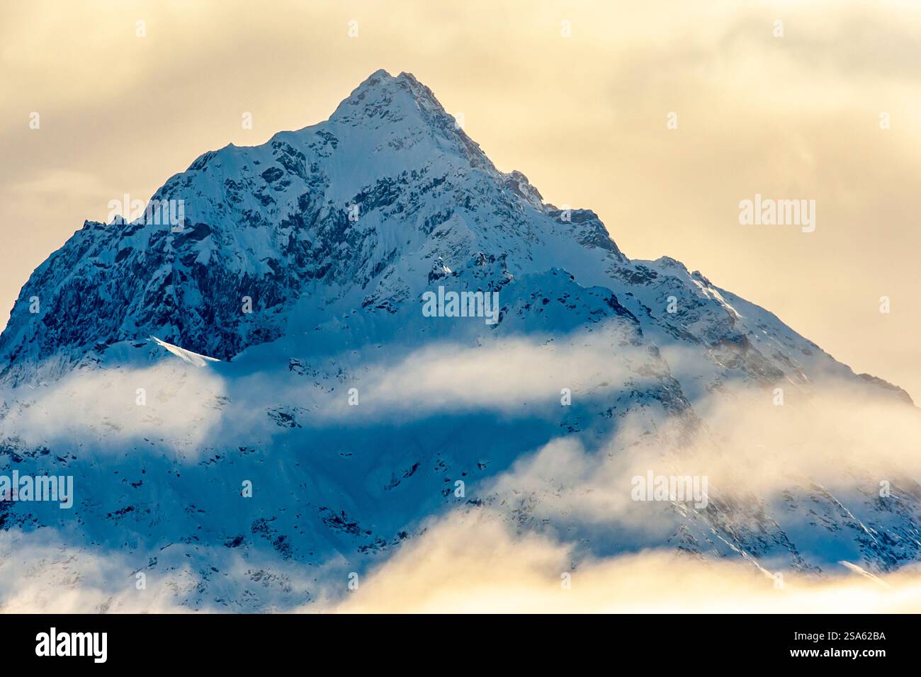 États-Unis, Alaska, vallée de la rivière Chilkat. Paysage de montagne en hiver. Banque D'Images