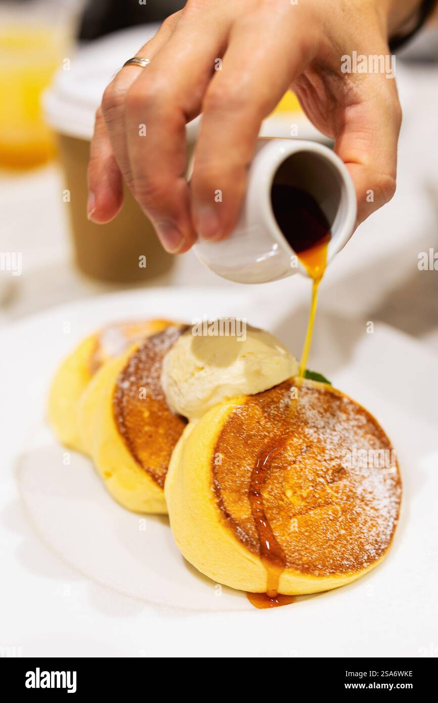 Délicieuses crêpes japonaises moelleuses servies pour le petit déjeuner Banque D'Images