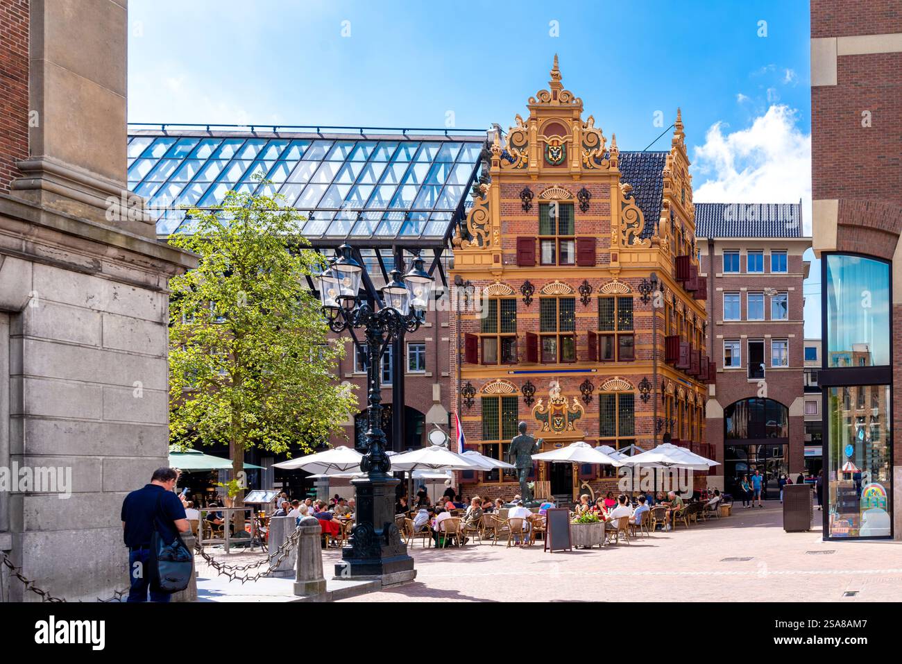 Goudkantoor (Goldenes Büro), un endroit animé et pittoresque avec des sièges extérieurs et une importance historique. Banque D'Images