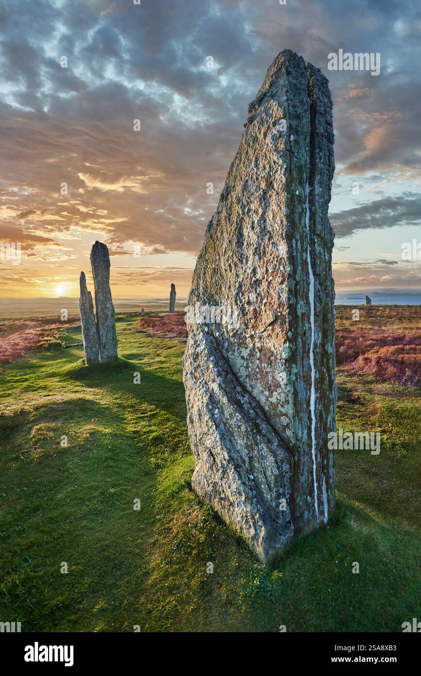 Photo de l'anneau de Brodgar, Orcades, Écosse ( vers 2 500 à vers 2 000 av. J.-C.) est un cercle de hengé néolithique et de pierre ou hengé, le plus grand de Britiain Banque D'Images