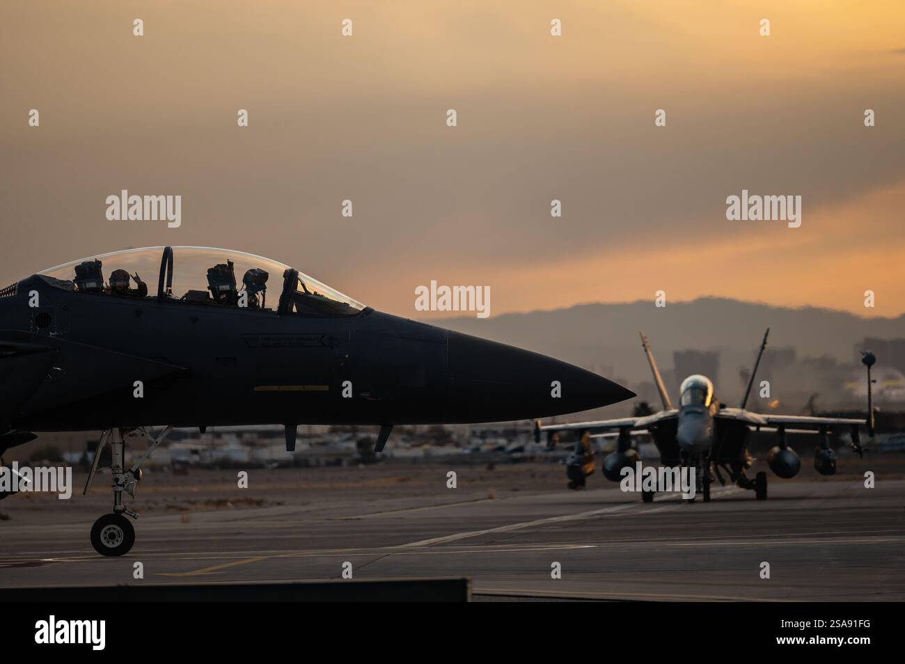 Un F-15E Strike Eagle de l'US Air Force affecté à la 366th Fighter Wing, Mountain Home Air Force base (AFB), Idaho, taxis après une mission pendant Red FLA Banque D'Images