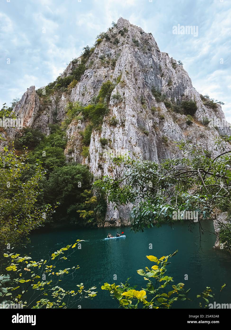 Canyon Matka en Macédoine du Nord - activité de kayak de rivière, voyage dans les Balkans vacances d'été éco-tourisme Banque D'Images