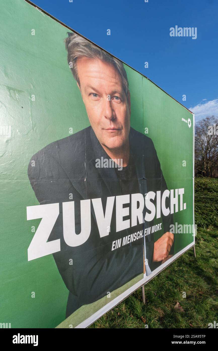 Affiches électorales à Cologne pour l'élection du 21e Bundestag allemand du 23 février 2025 : Robert Habeck, premier candidat des Verts Banque D'Images