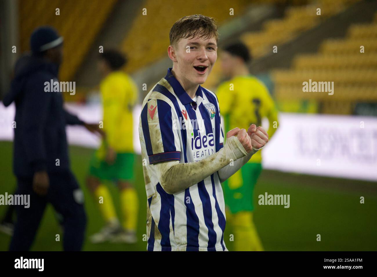Oliver Bostock, attaquant des U18 de West Bromwich Albion, célèbre sa victoire contre les U18 de Norwich City dans la FA Youth Cup à Carrow Road. Banque D'Images