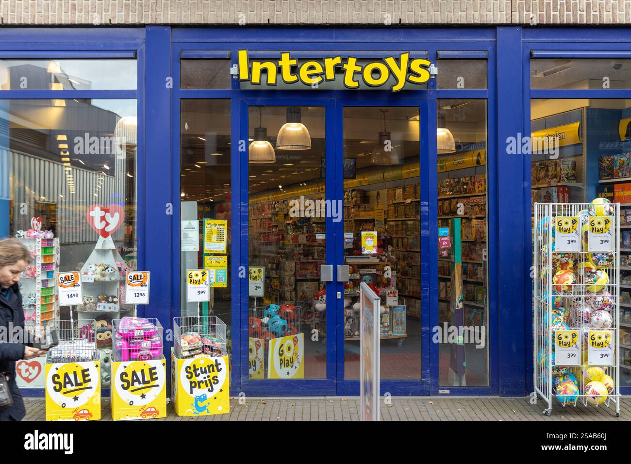 Intertoys enseigne, Intertoys est une chaîne de magasins néerlandaise spécialisée dans les jouets, le multimédia et l'électronique. Banque D'Images