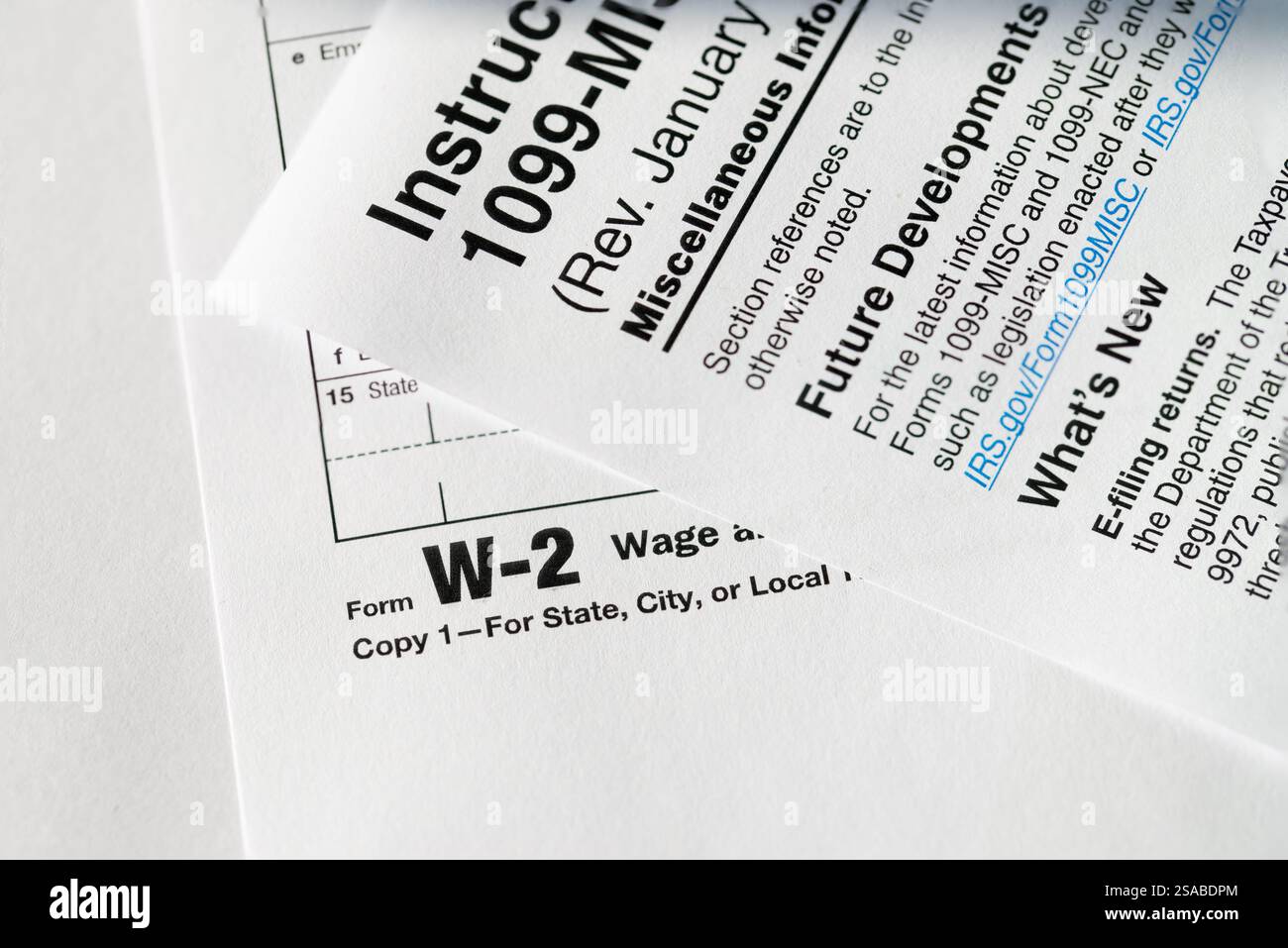 1099 divers Et W2 Internal Revenue Service Tax formulaires. Banque D'Images