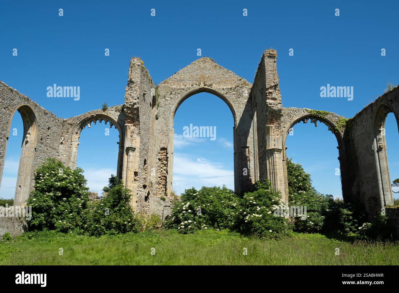 Les ruines de l'église originale de Saint André à Covehithe, Suffolk, Royaume-Uni. Banque D'Images