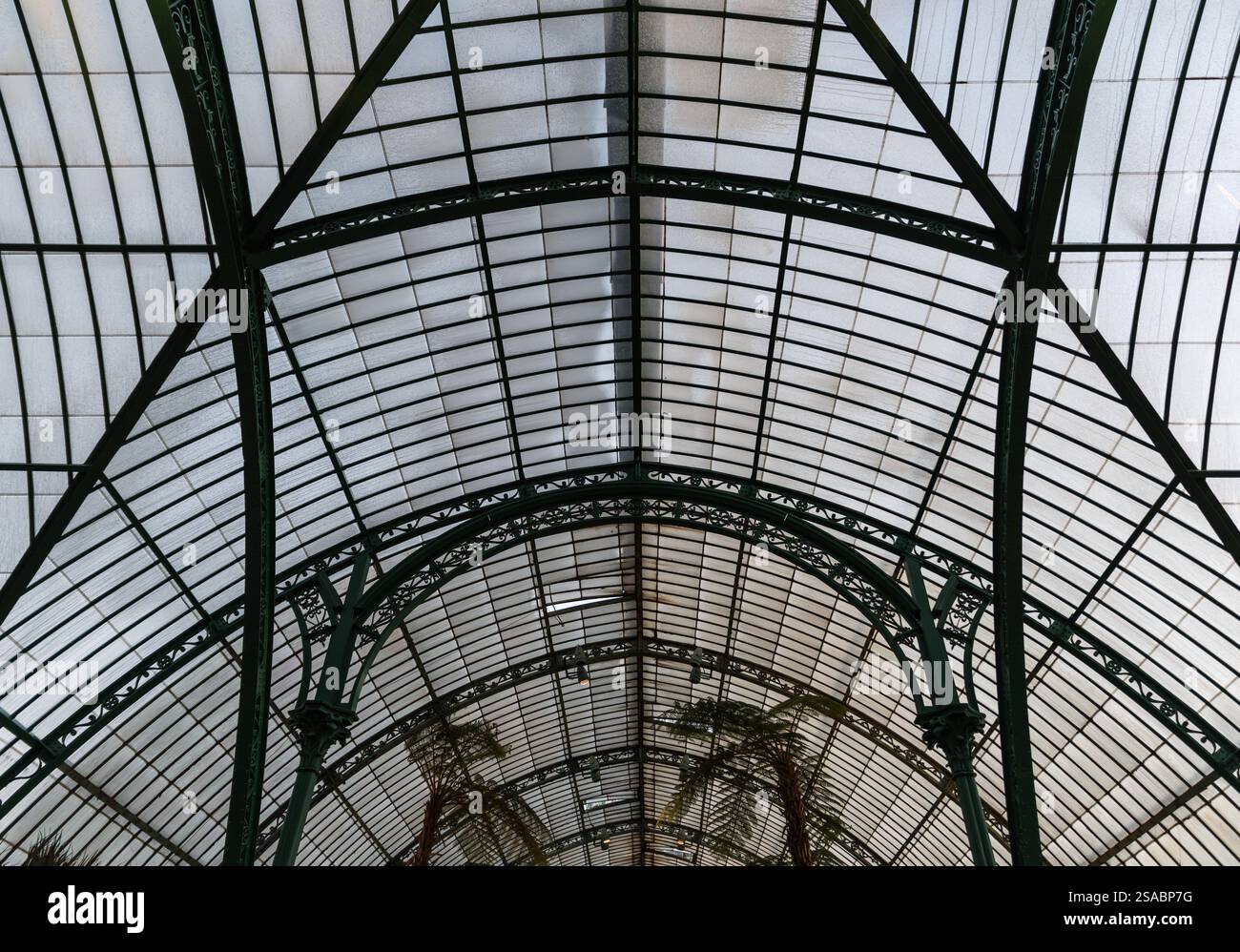 Laeken, Bruxelles Belgique - 04 28 2018 : toit Art Nouveau décoré des serres royales du palais du Roi Banque D'Images