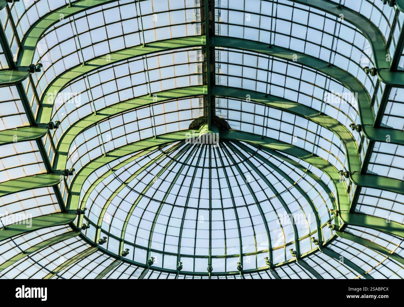 Laeken, Bruxelles Belgique - 04 28 2018 : toit Art Nouveau décoré des serres royales du palais du Roi Banque D'Images