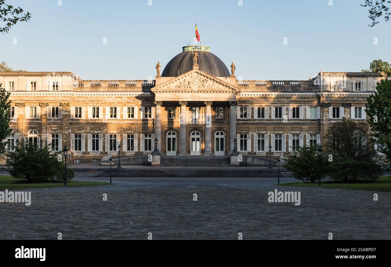 Laeken, Bruxelles - Belgique - 04 25 2018 : vue paysage sur le Palais Royal, la résidence des Rois lors de l'ouverture annuelle de printemps Banque D'Images