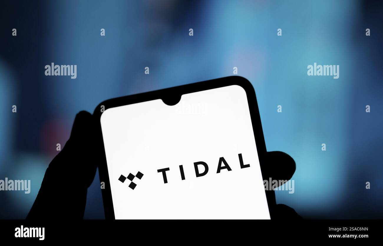 Le logo TIDAL est affiché sur le smartphone. Tidal est une société de services de streaming musical norvégien-américain Banque D'Images