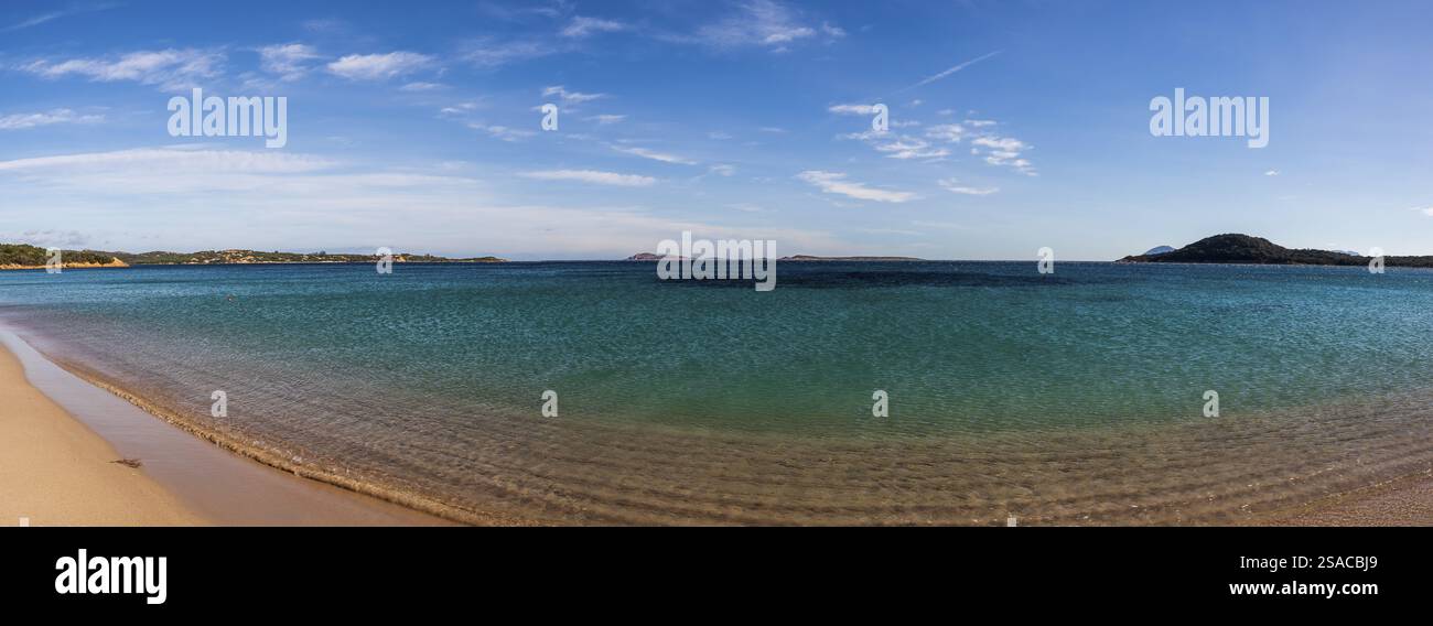 Une photo de la belle plage de Liscia Ruja en Sardaigne Banque D'Images
