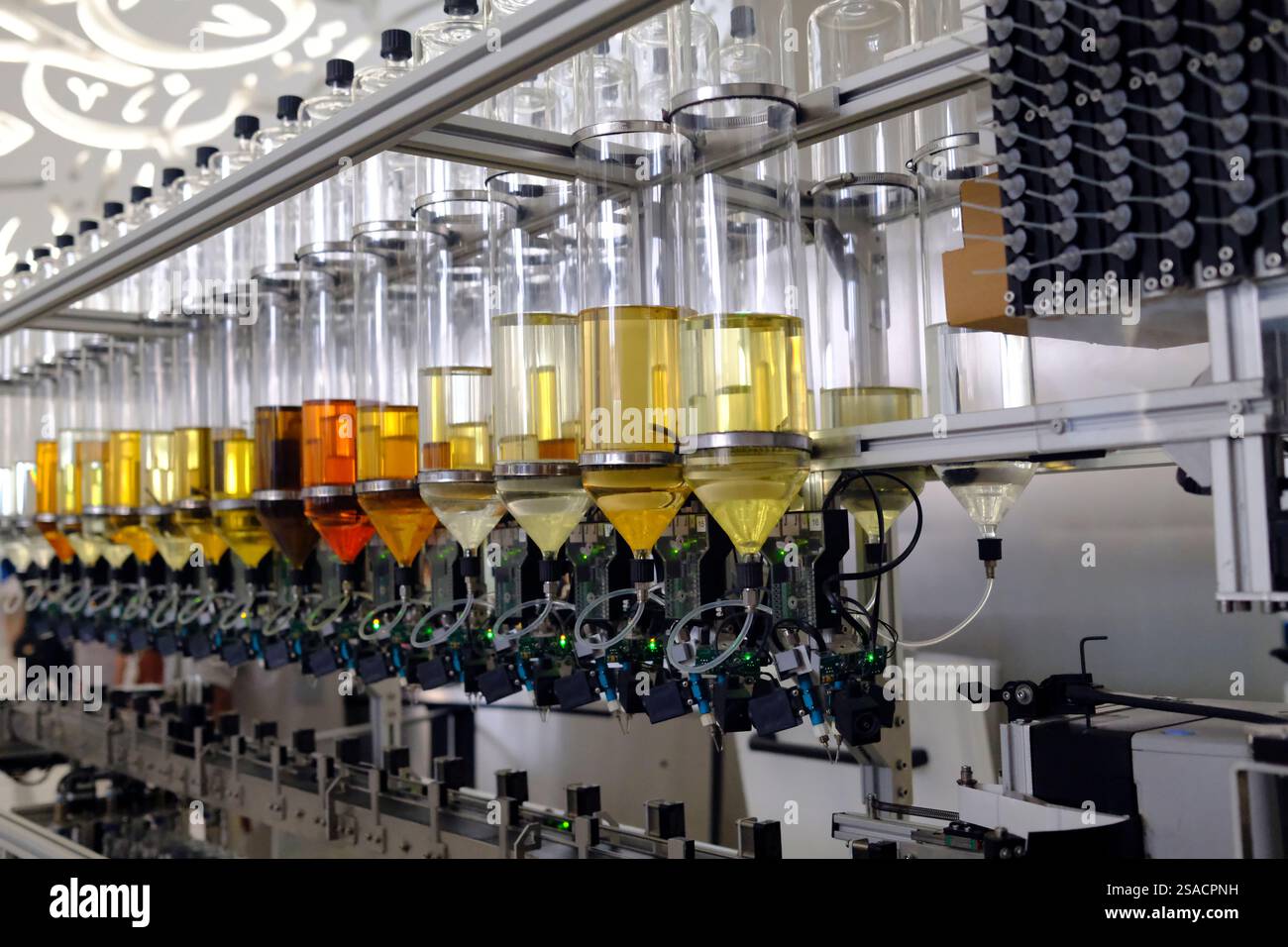 Musée du futur. Usine de parfum pour la production de parfum. Système automatisé de production de parfum. Dubaï, Émirats arabes Unis. Banque D'Images