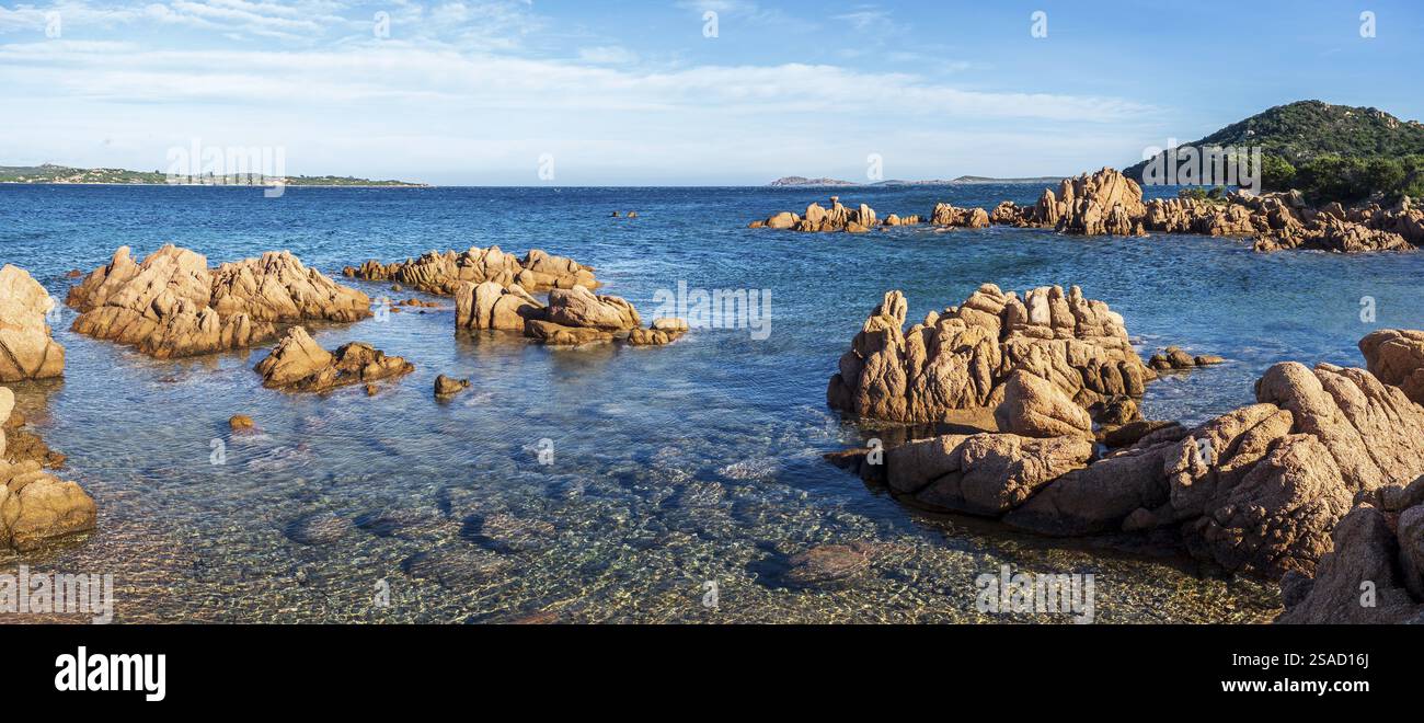 Une photo de la belle plage de Liscia Ruja en Sardaigne Banque D'Images