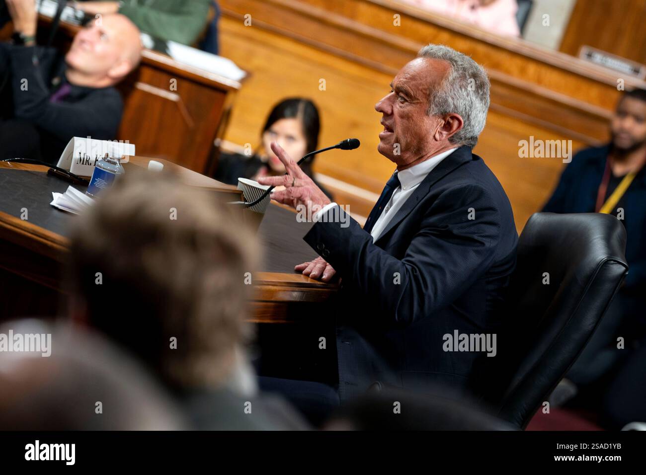 Washington, États-Unis. 29 janvier 2025. Robert Kennedy Jr témoigne à une audience du Comité des finances du Sénat pour examiner sa nomination au poste de secrétaire à la santé et aux services sociaux, au Capitole des États-Unis à Washington DC le mercredi 29 janvier 2025. Photo de Bonnie Cash/UPI crédit : UPI/Alamy Live News Banque D'Images