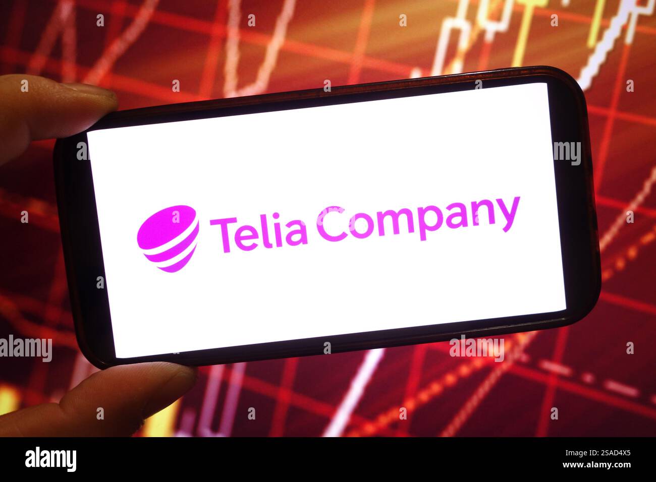 Pologne. 25 janvier 2025. Dans cette illustration photo, le logo Telia Company AB est affiché sur l'écran d'un smartphone. (Crédit image : © Piotr SWAT/SOPA images via ZUMA Press Wire) USAGE ÉDITORIAL SEULEMENT! Non destiné à UN USAGE commercial ! Banque D'Images
