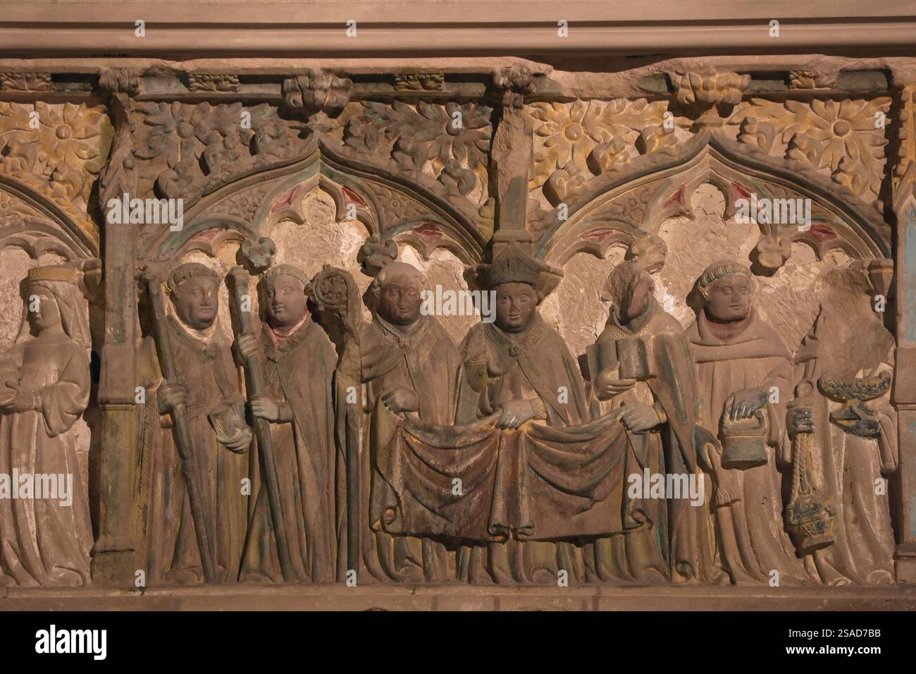 Monastère Santa Maria de Poblet, Catalogne, Espagne. Reliefs tombeaux Banque D'Images