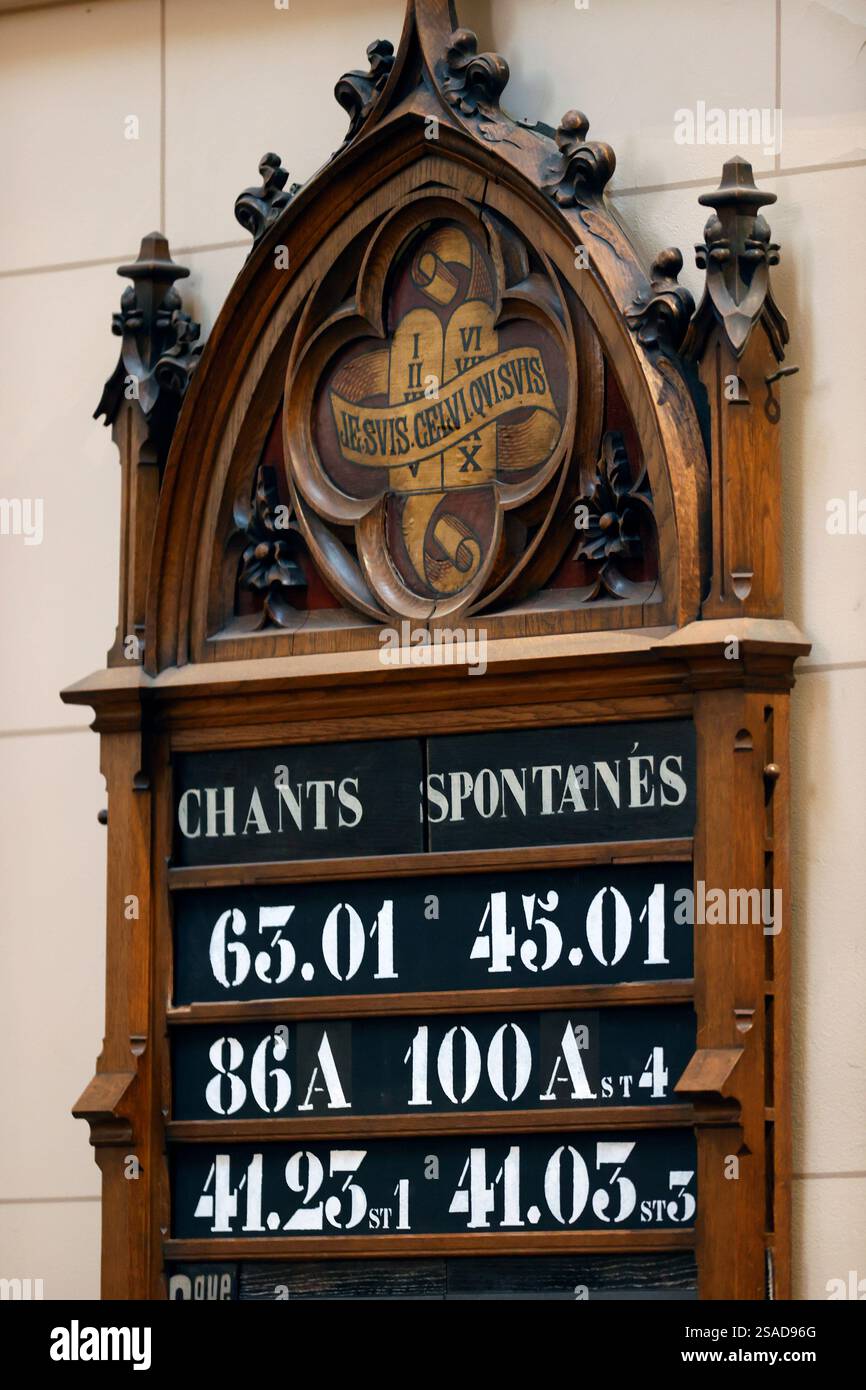Culte protestant dans une église. Liste des hymnes. Paris. France. Banque D'Images