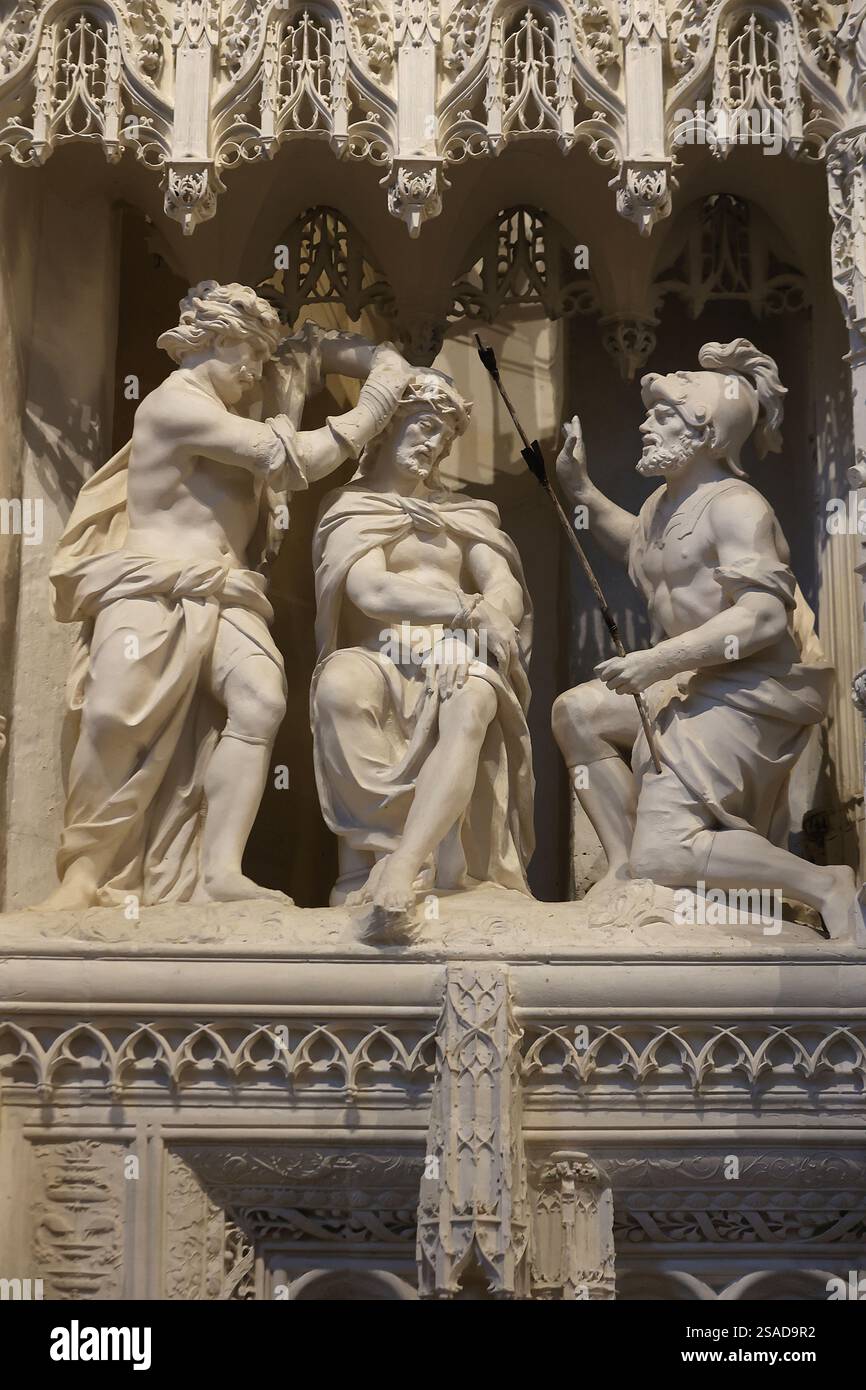 Cathédrale catholique notre-Dame, Chartres, France. Sculptures ambulatoires. Jésus couronné d'épines par Simon Mazière, 1715. Banque D'Images
