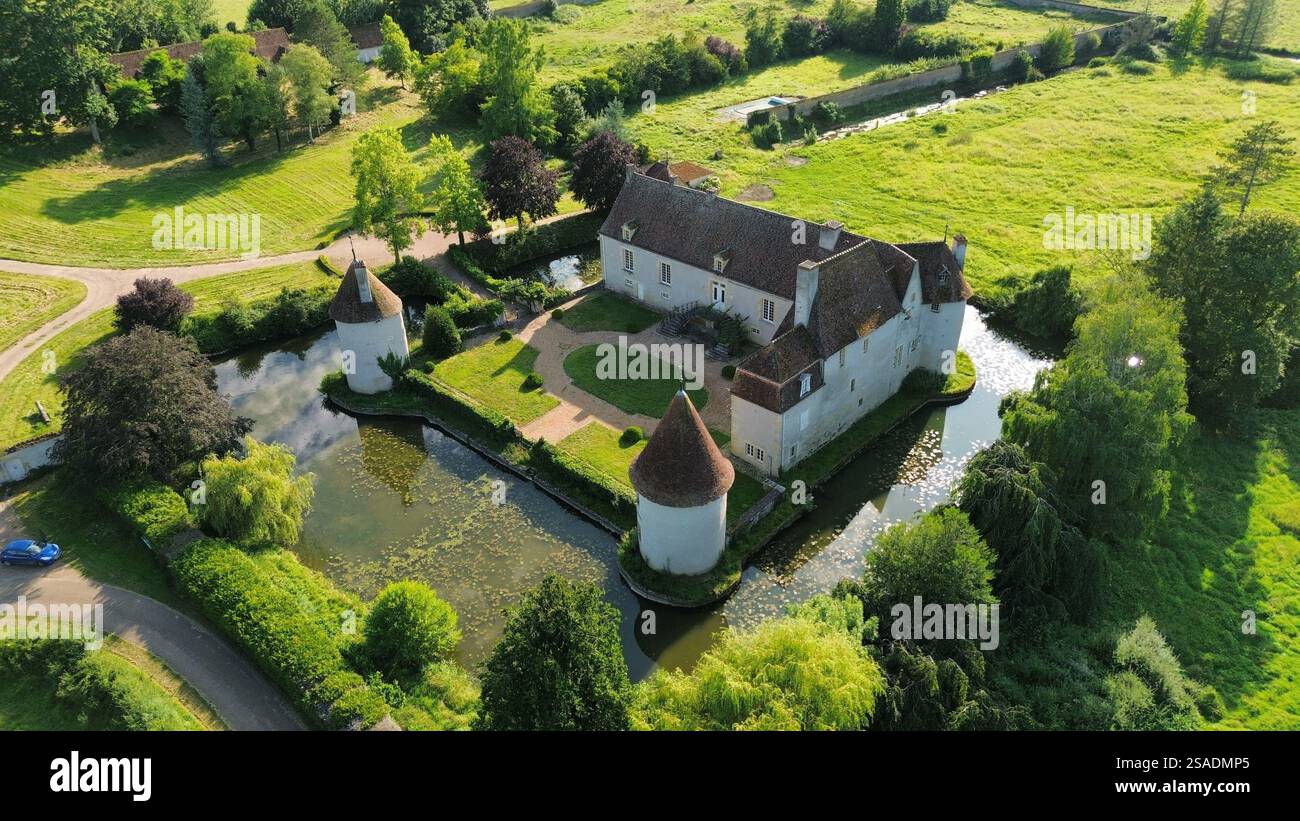Drone photo Château de Brinon france europe Banque D'Images