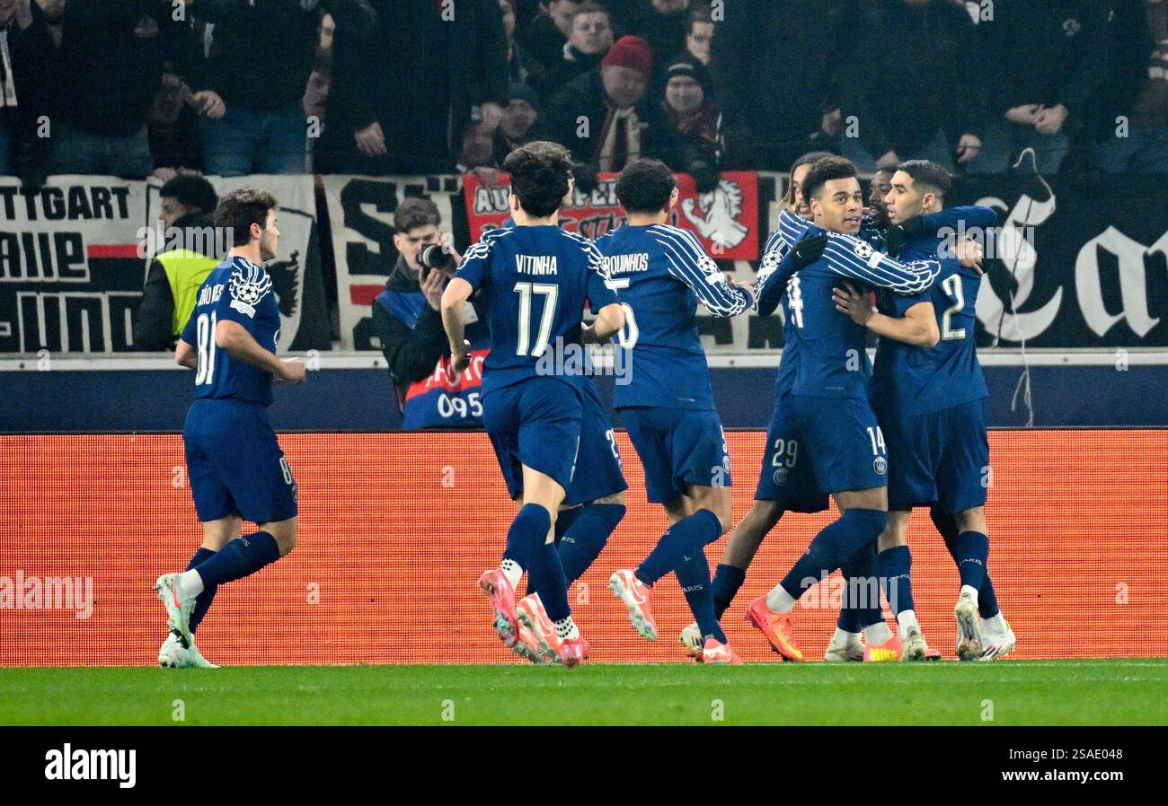TOR zum 0:1 Bradley Barcola FC Paris Saint-Germain PSG (29) Torjubel Vitinha FC Paris Saint-Germain PSG (17) Desire doue FC Paris Saint-Germain PSG (14) Achraf Hakimi FC Paris Saint-Germain PSG (02) VfB Stuttgart v. Paris Germain, Fussball, UEFA Champions League, Spieltag 8, saison 2024/2025. 29.01.2025 Foto : Eibner-Pressefoto/Michael Weber Banque D'Images