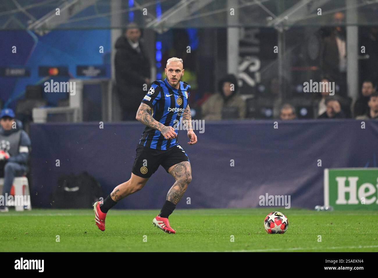 Federico Dimarco du FC Inter en action lors de la phase MD8 du match d'étape de l'UEFA Champions League entre l'Inter FC Internazionale et L'AS Monaco, le 29 janvier 2025, au stade Giuseppe Meazza San Siro Siro à Milan, Italie Banque D'Images
