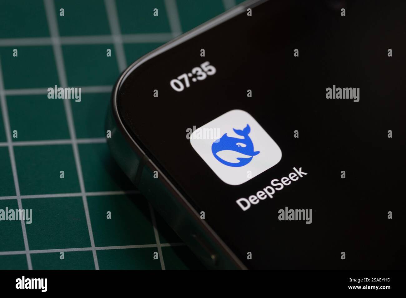 New York, États-Unis - 28 janvier 2025 : icône DeepSeek ai Assistant sur l'écran du smartphone vue rapprochée Banque D'Images