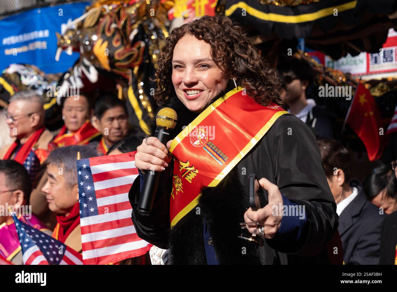 New York, États-Unis. 29 janvier 2025. Marilu Galvez, président et directeur général d'ABC7/WABC-TV, s'exprime lors de la cérémonie annuelle de feux d'artifice célébrant le premier jour du nouvel an lunaire, également connu sous le nom de 'Festival du printemps', 'année du serpent' au parc Sara D. Roosevelt à New York le 29 janvier 2025. (Photo de Lev Radin/Sipa USA) crédit : Sipa USA/Alamy Live News Banque D'Images