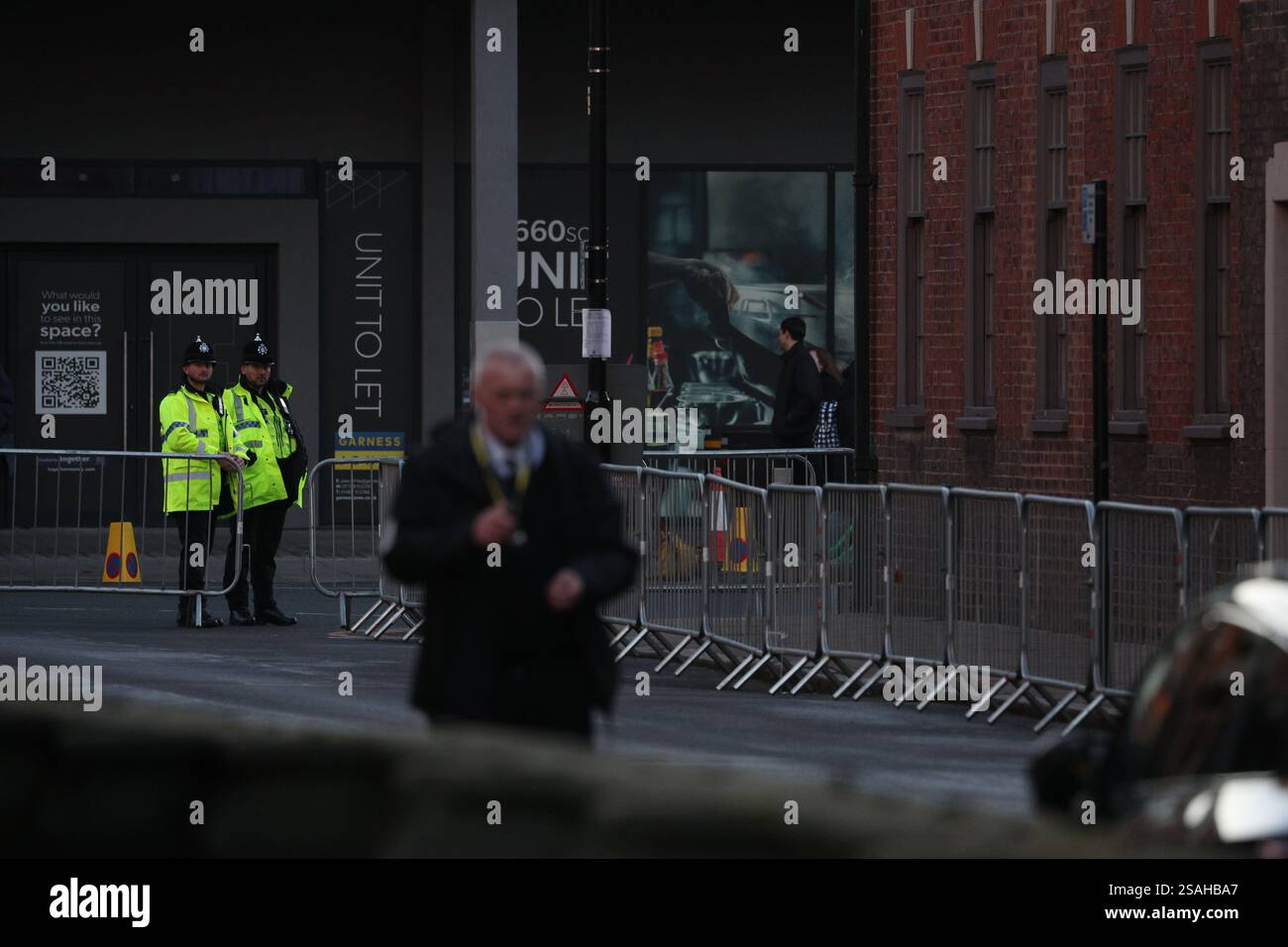 Hull, Royaume-Uni. 30 janvier 2025. Image © concédée sous licence à Parsons Media. 30/01/2025. Hull, Royaume-Uni. Funérailles de l'ancien vice-premier ministre John Prescott. Une forte présence policière à Hull Minster pour les funérailles de l'ancien vice-premier ministre John Prescott. Lord Prescott est vice-premier ministre de 1997 à 2007 sous la direction de Tony Blair. Hull Minster. Photo de Ryan Jenkinson/Parsons crédit média : andrew parsons/Alamy Live News Banque D'Images