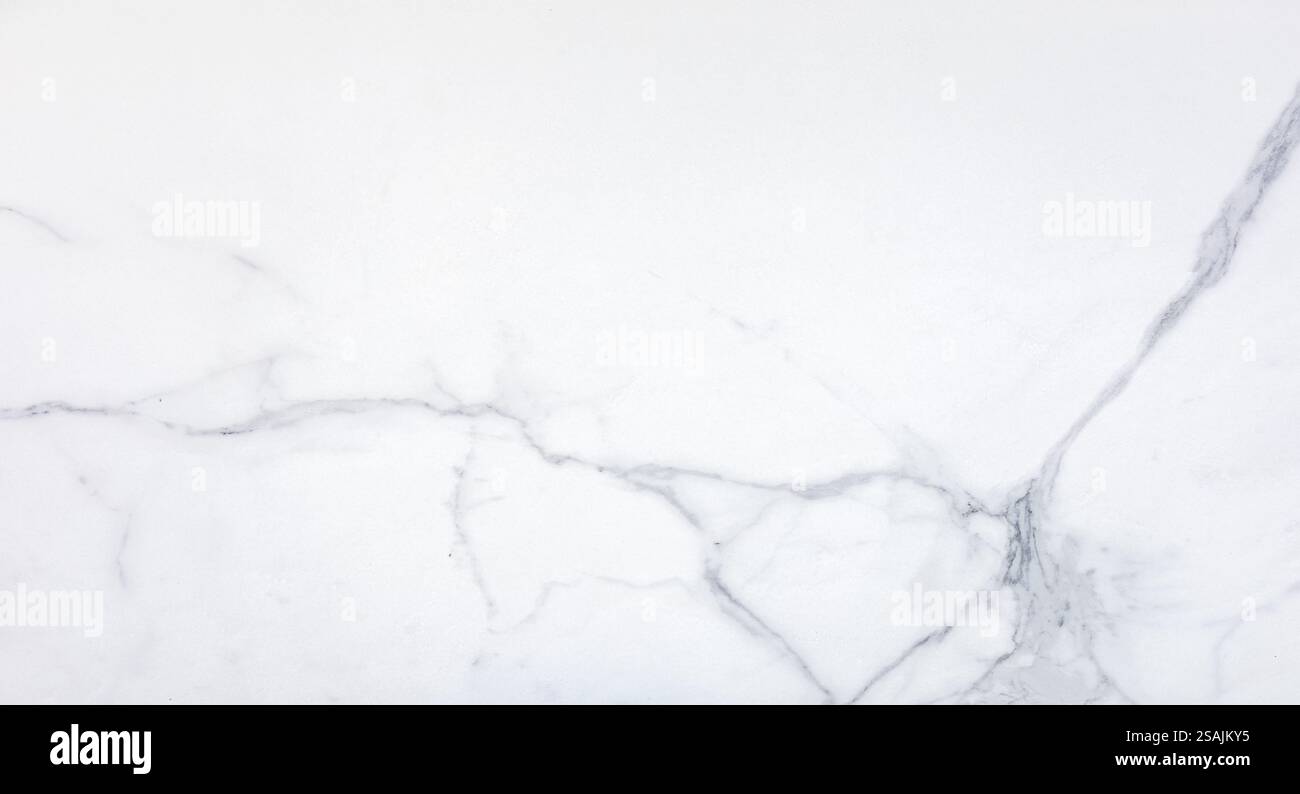 Tandis que la toile de fond de table de surface de marbre avec des veines gris clair vides. Banque D'Images
