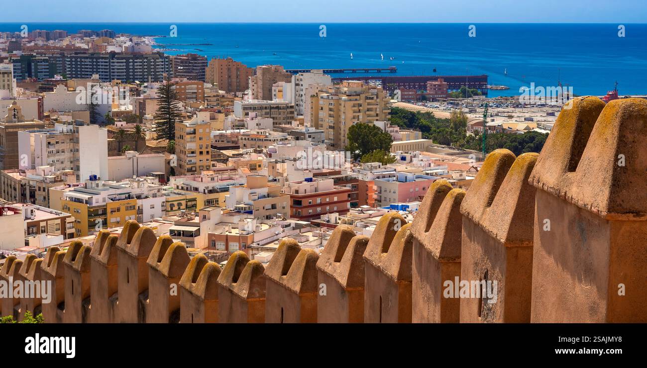 Almería vue sur la ville de Alcazaba, Almería, Andalucía, Espagne, Europe Banque D'Images