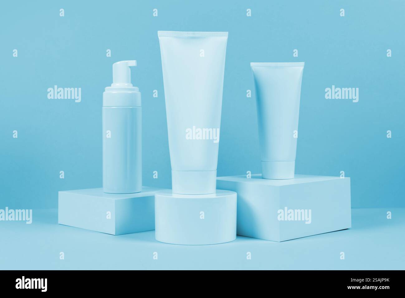 maquettes de produits cosmétiques sur podiums géométriques. Contexte pour la présentation de cosmétique. Banque D'Images