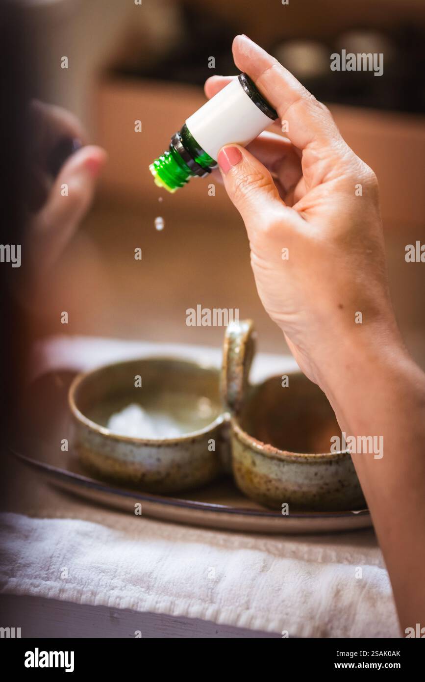 Gros plans d'un massage Ayurveda, en se concentrant sur différentes parties du corps, avec une grande profondeur de champ, capturant la nature sereine et thérapeutique du t Banque D'Images